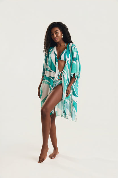 Kimono Geo Verde, frente, leveza que valoriza o look de praia.