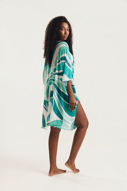 Kimono Geo Verde, costas, tecido leve com movimento elegante.
