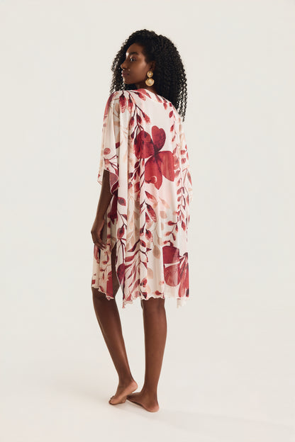Kimono Floral Vermelho, costas, elegância fluida e leve.