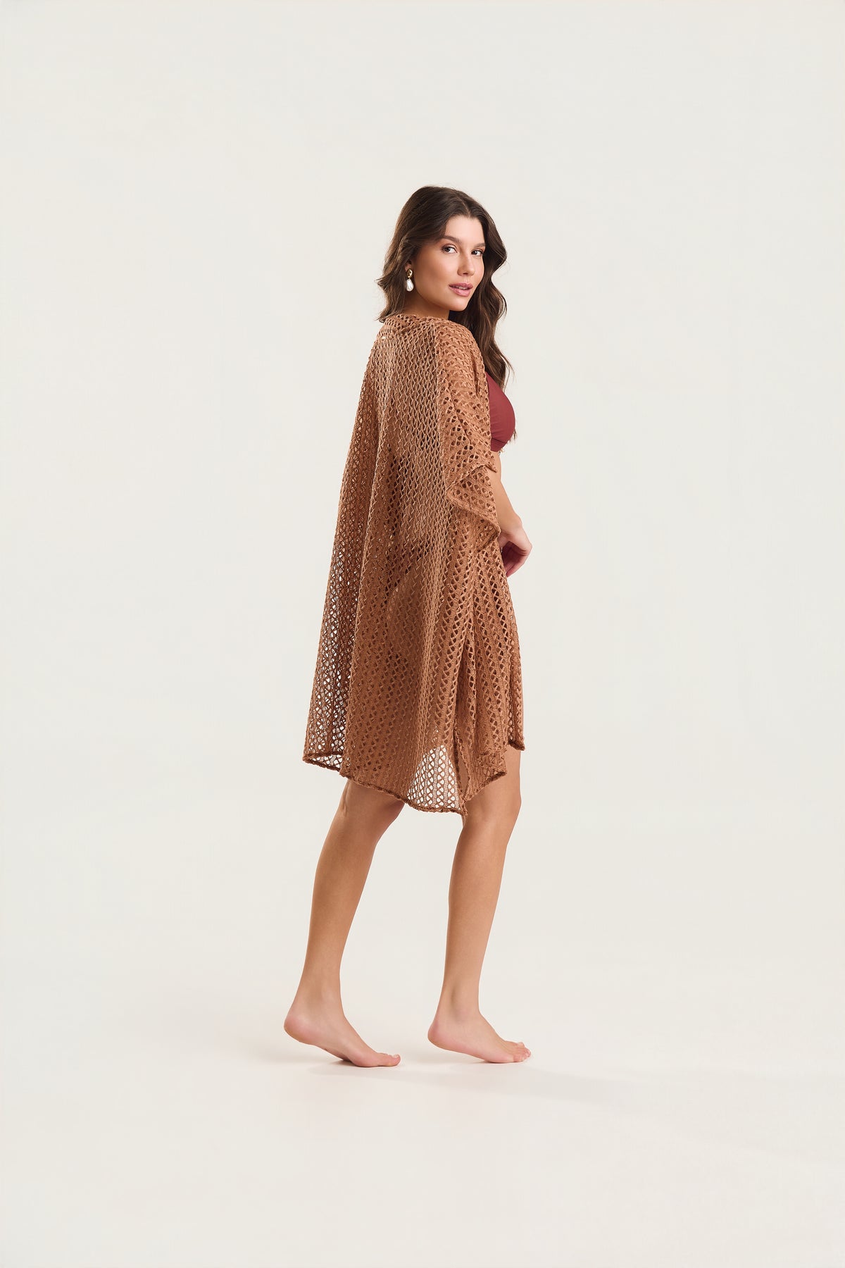 Kimono Crochê Caramelo, costas, crochê leve e artesanal.