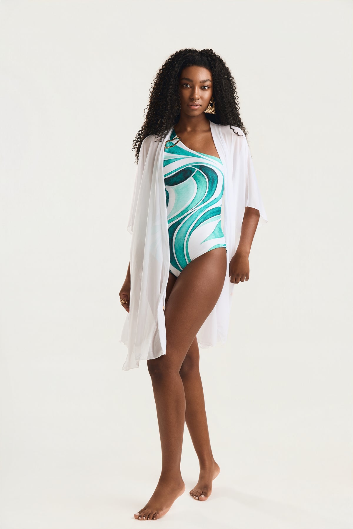 Kimono Branco, frente, leveza pura que ilumina o look.